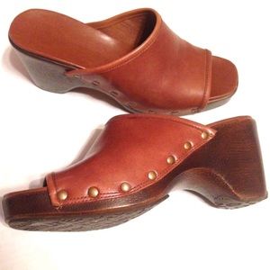Naturalizer - Leather Wedge w/ Nail Accent
